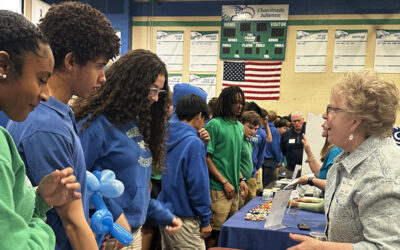 Class of 2028 Connects with Local Nonprofits at Service Fair